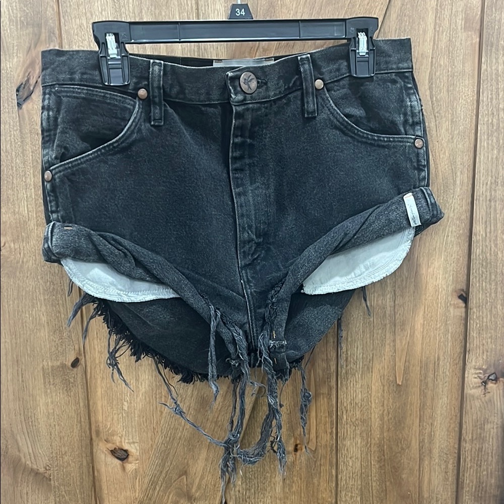 One Teaspoon Black Distressed Vintage Bandits Shorts Size Small 36” waist NWOT